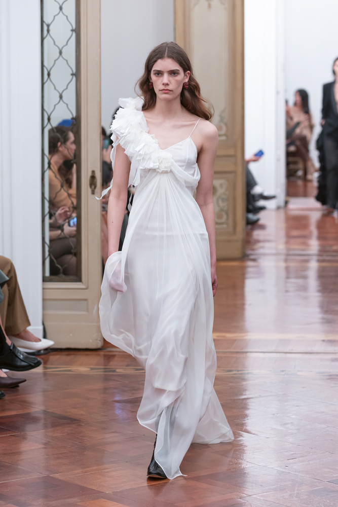 Le défilé Alberta Ferretti automne-hiver 2025-2026.
