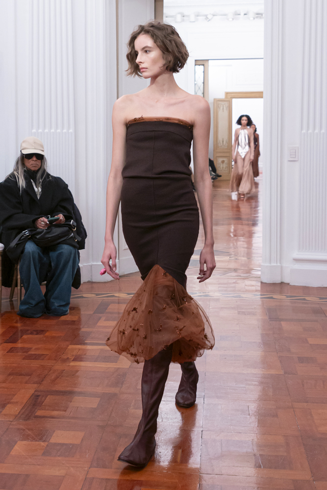 Le défilé Alberta Ferretti automne-hiver 2025-2026.