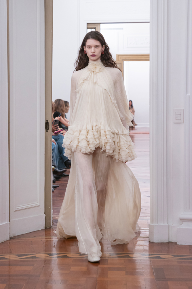 Le défilé Alberta Ferretti automne-hiver 2025-2026.