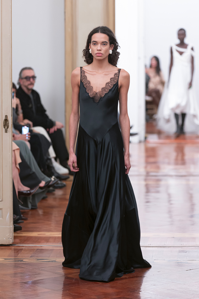 Le défilé Alberta Ferretti automne-hiver 2025-2026.