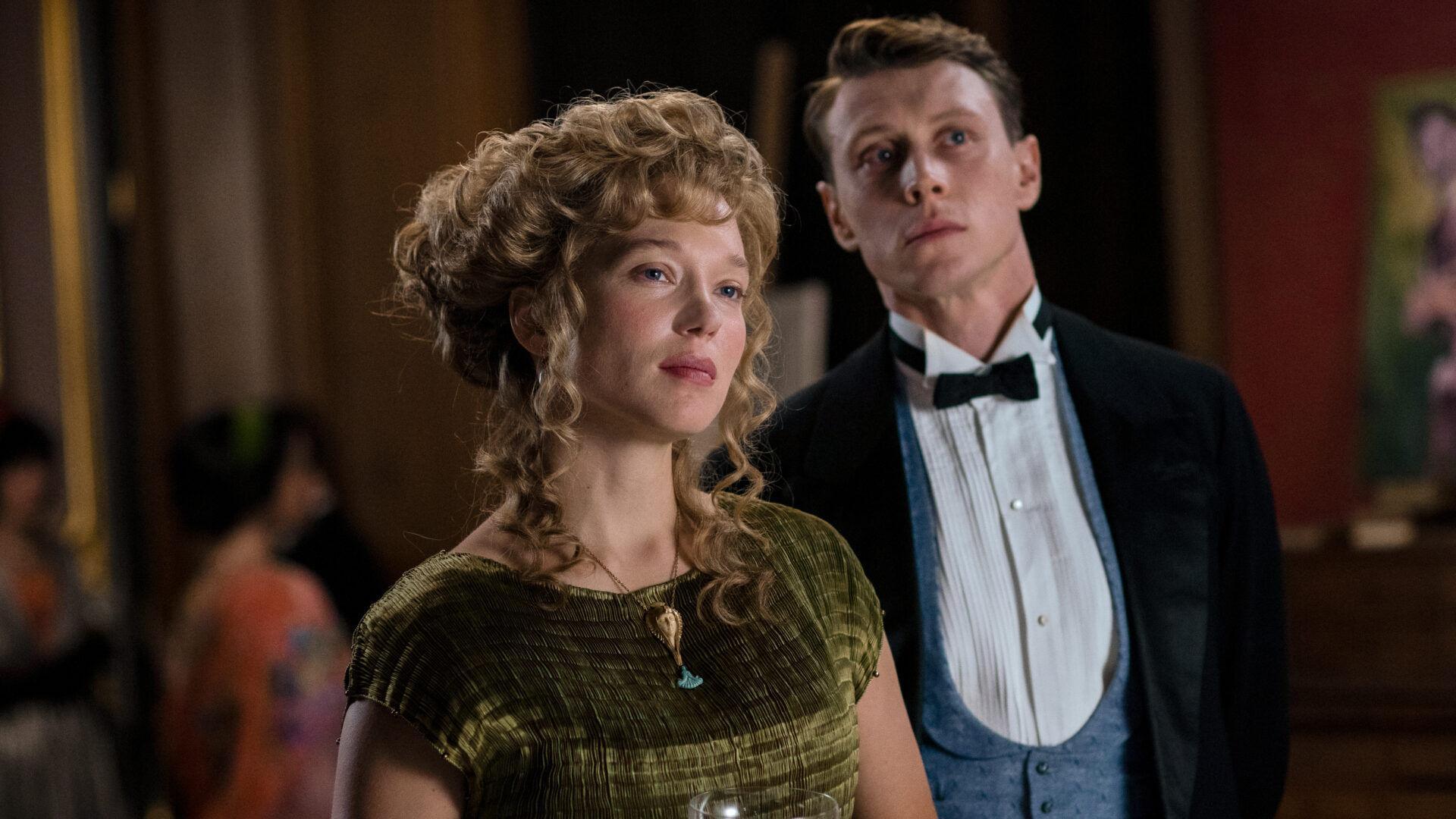 Léa Seydoux et George McKay dans le film La Bête (2024) de Bertrand Bonello. © Carole Bethuel.