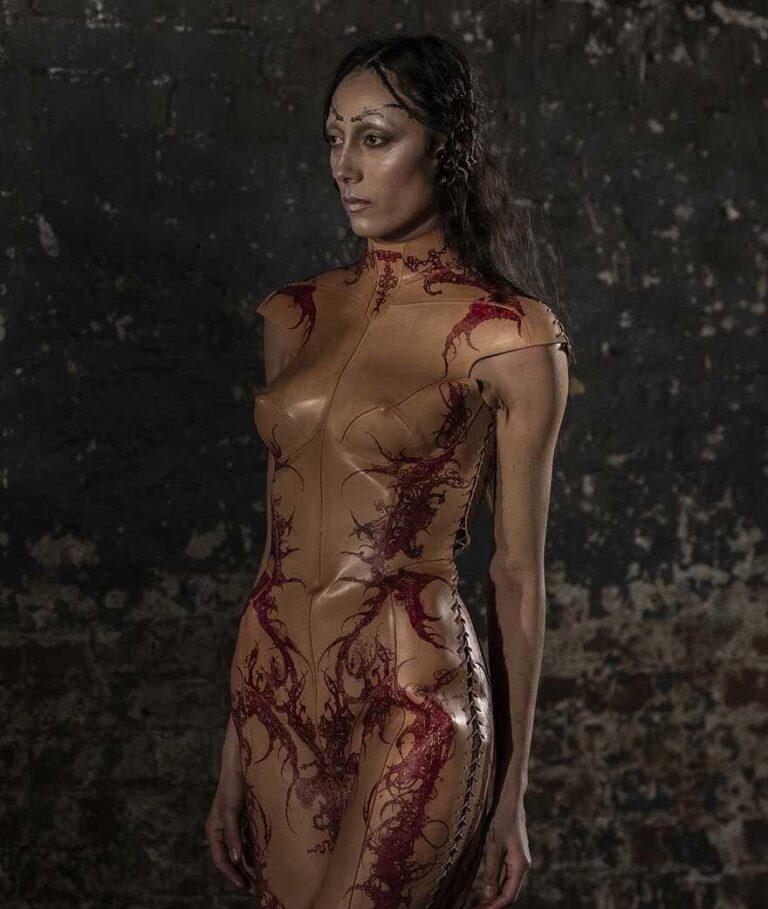 Robe tatouge dilara findikoglu fashion week londres 2025-2026