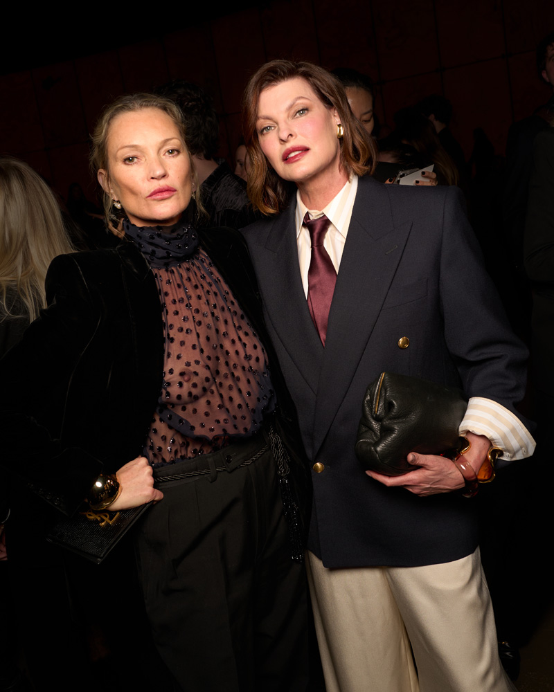 Kate Moss et Linda Evangelista au défilé Saint Laurent automne-hiver 2025-2026.