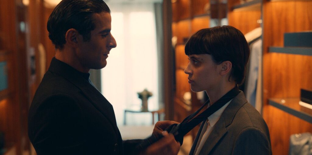 Sofiane Zermani et Claire Pommet dans le film La Vénus d'argent (2023).