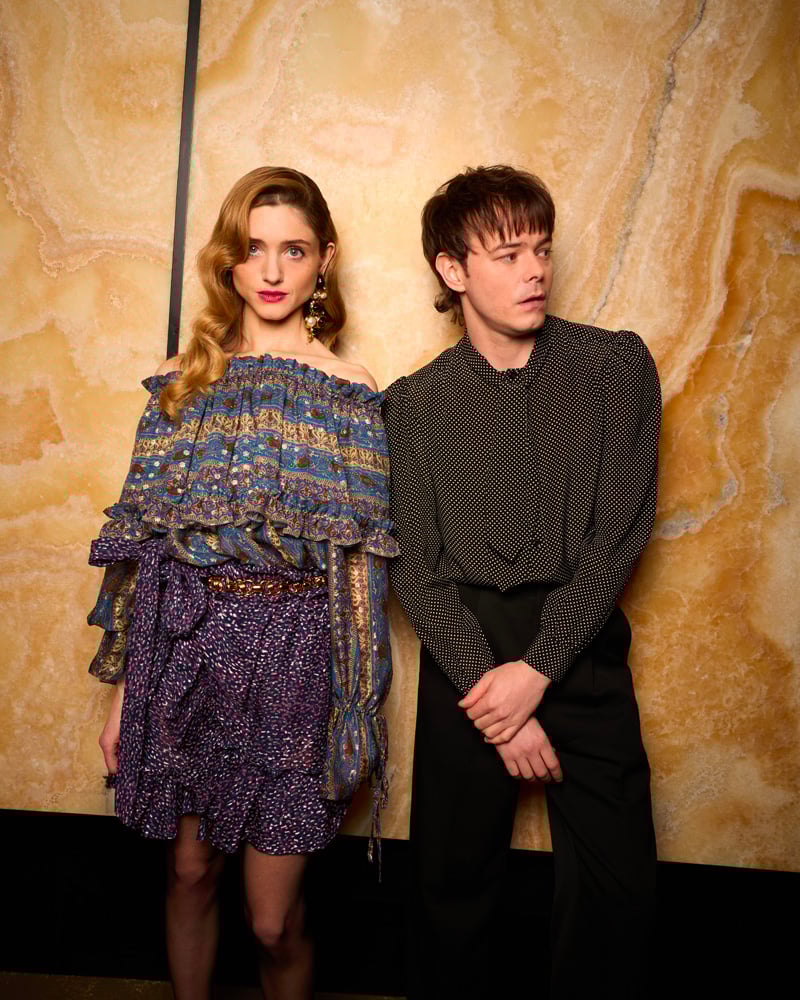 Rosie Huntington-Whiteley. Natalia Dyer et Charlie Heaton. au défilé Saint Laurent automne-hiver 2025-2026.