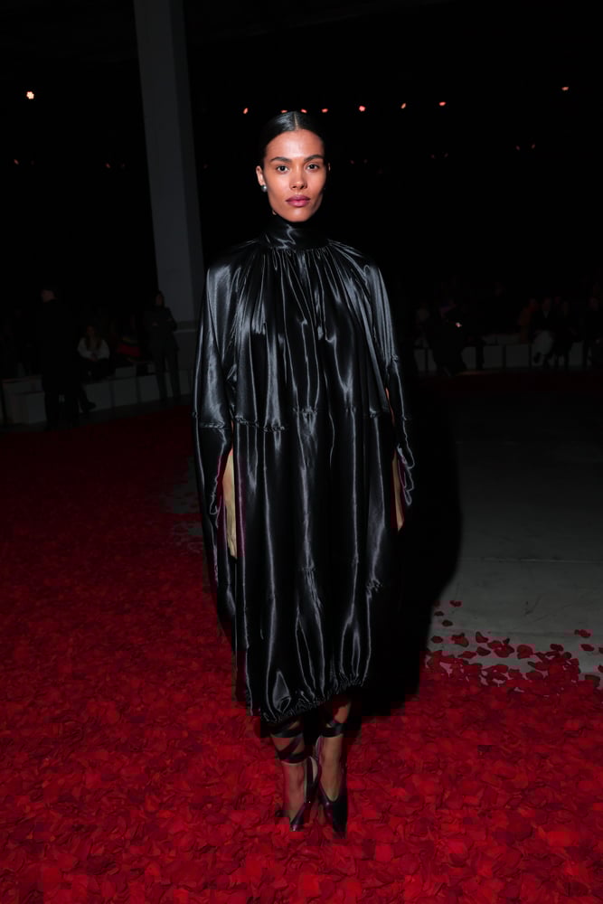 Tina Kunakey au défilé Ferragamo automne-hiver 2025-2026 © Jacopo M. Raule/Getty Images for Ferragamo.