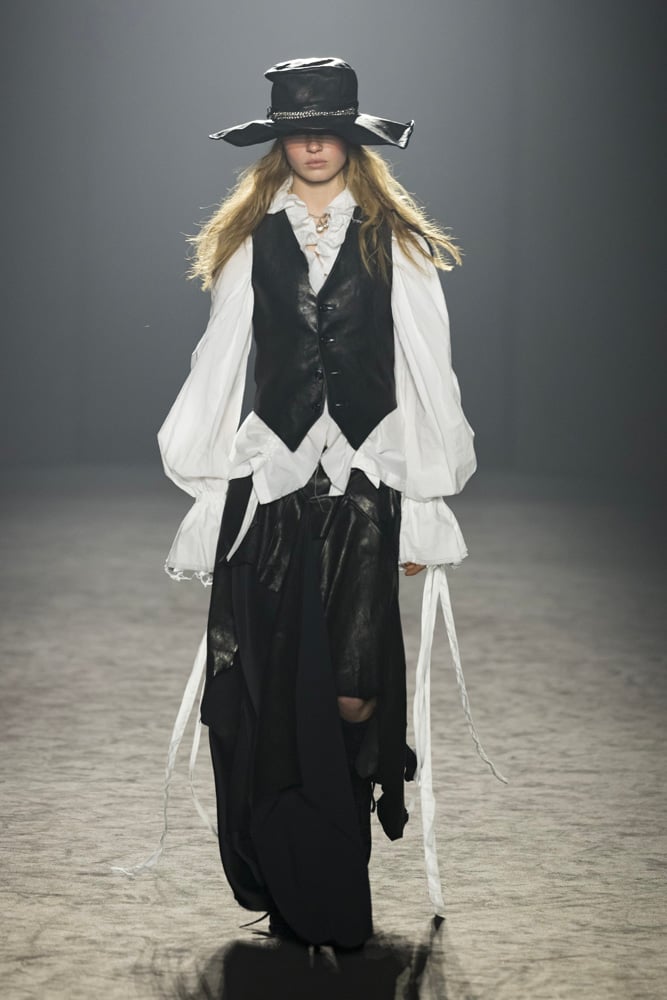 Le gilet de costume du défilé Ann Demeulemeester automne-hiver 2025-2026.
