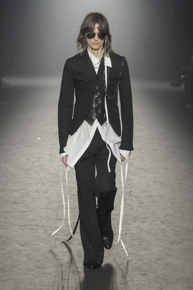 Le défilé Ann Demeulemeester automne-hiver 2025-2026.