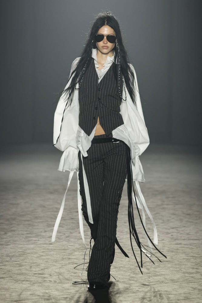 Le gilet de costume du défilé Ann Demeulemeester automne-hiver 2025-2026.