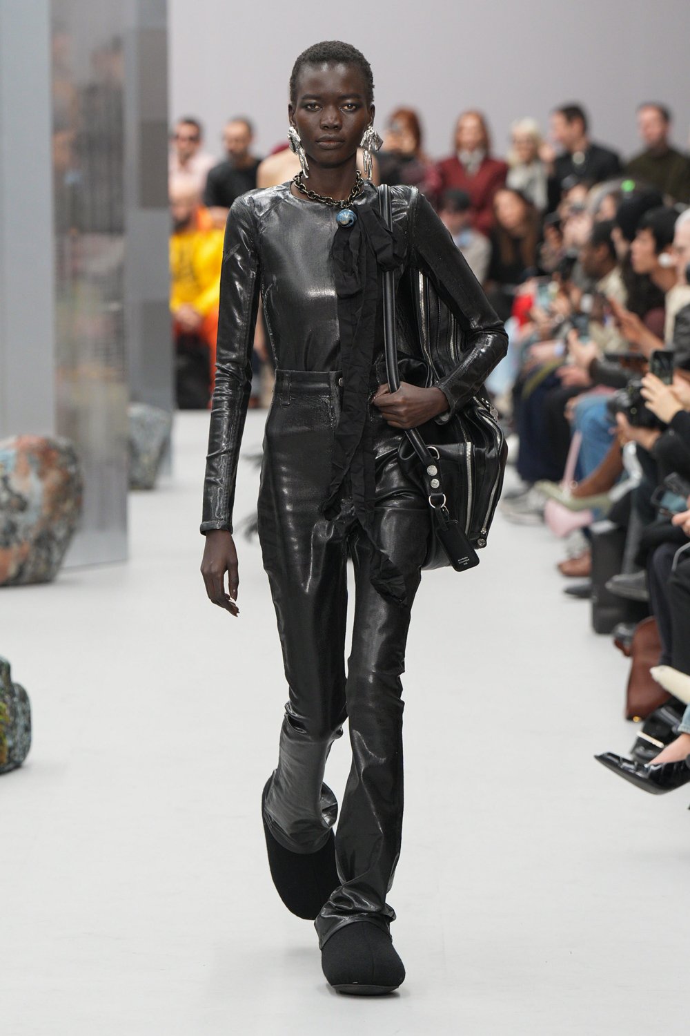 Le défilé acne studios automne-hiver 2025-2026