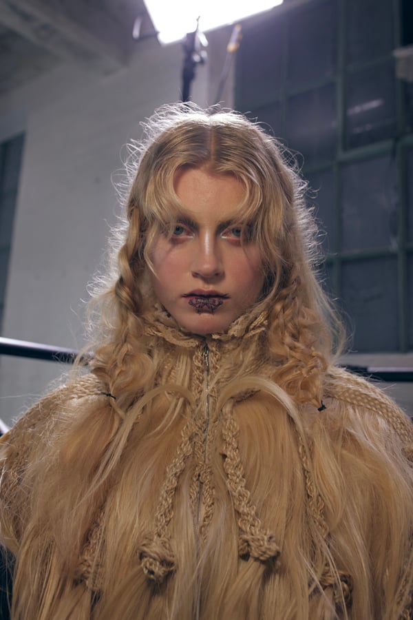 Le make-up du défilé Dilara Findikoglu automne-hiver 2025-2026 à la Fashion Week