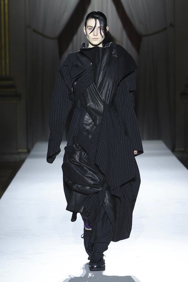 Le défilé Yohji Yamamoto automne-hiver 2025-2026.