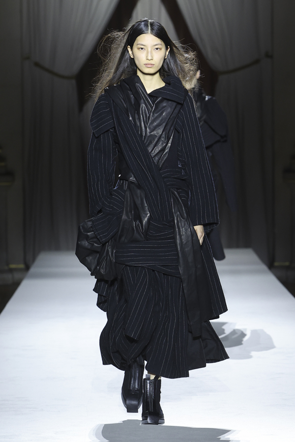 Le défilé Yohji Yamamoto automne-hiver 2025-2026.