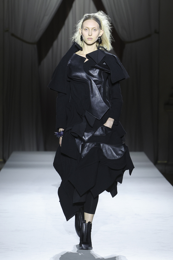 Le défilé Yohji Yamamoto automne-hiver 2025-2026.