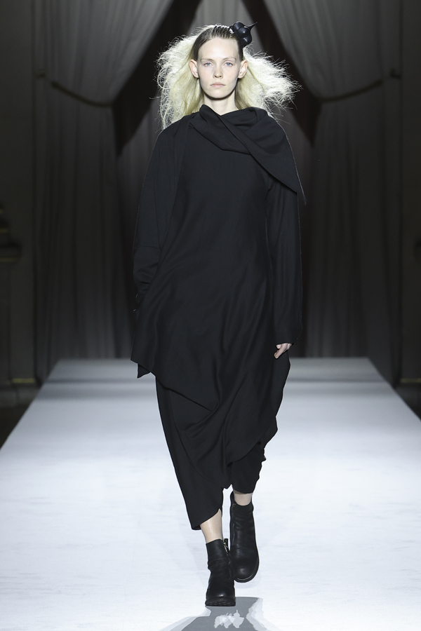 Le défilé Yohji Yamamoto automne-hiver 2025-2026.