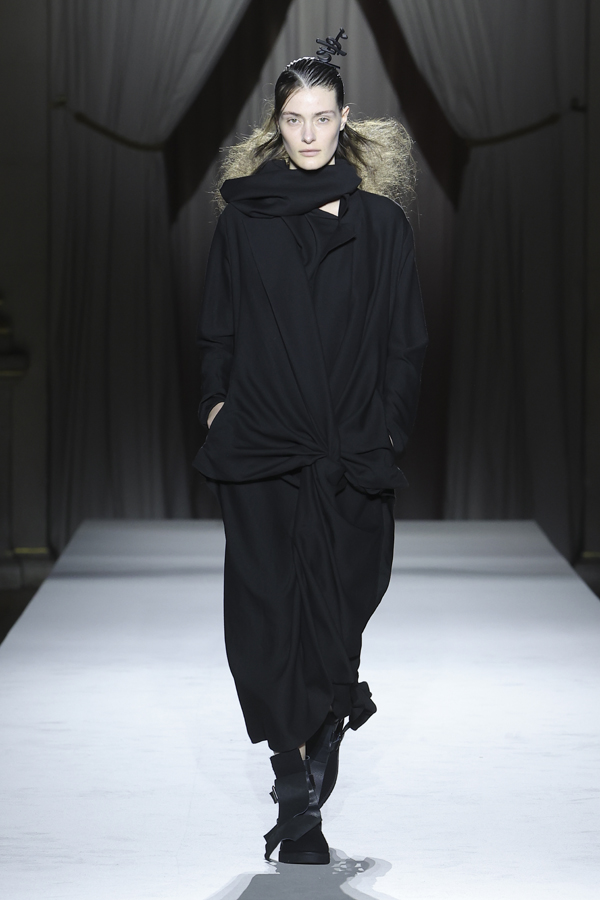 Le défilé Yohji Yamamoto automne-hiver 2025-2026.