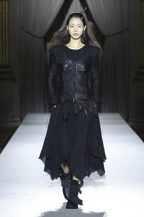 Le défilé Yohji Yamamoto automne-hiver 2025-2026.