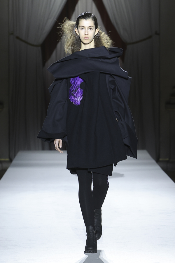 Le défilé Yohji Yamamoto automne-hiver 2025-2026.