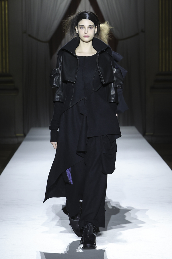 Le défilé Yohji Yamamoto automne-hiver 2025-2026.