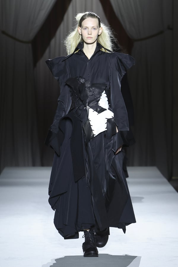 Le défilé Yohji Yamamoto automne-hiver 2025-2026.