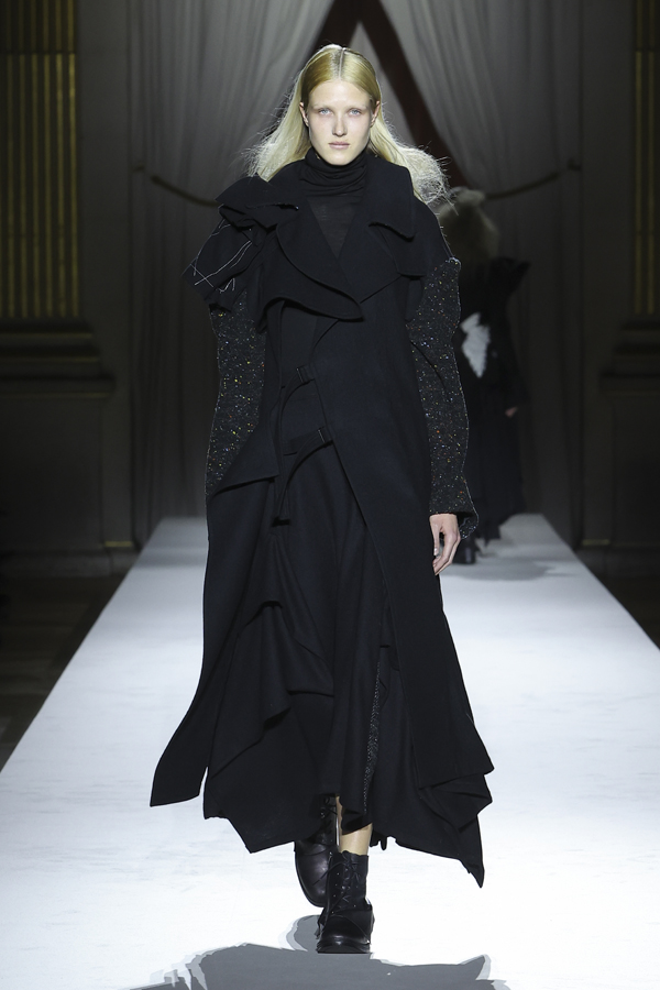 Le défilé Yohji Yamamoto automne-hiver 2025-2026.