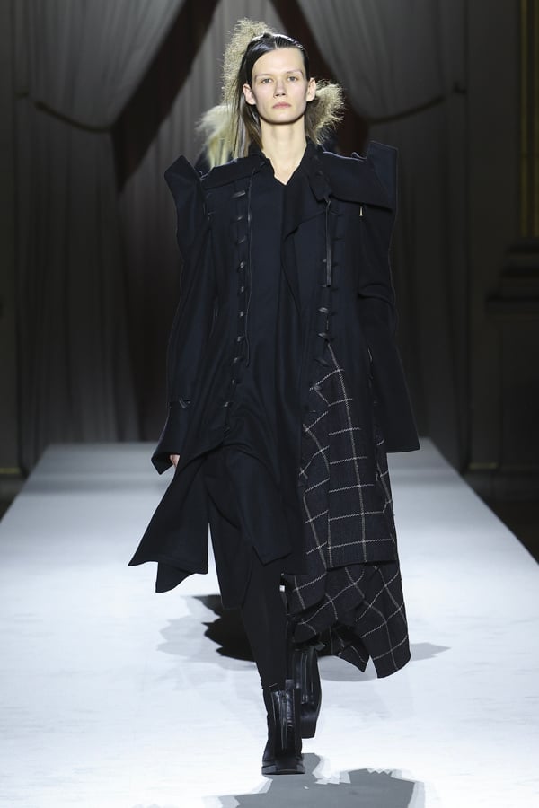 Le défilé Yohji Yamamoto automne-hiver 2025-2026.