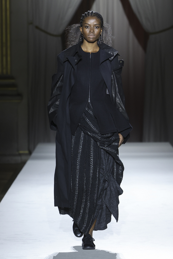 Le défilé Yohji Yamamoto automne-hiver 2025-2026.
