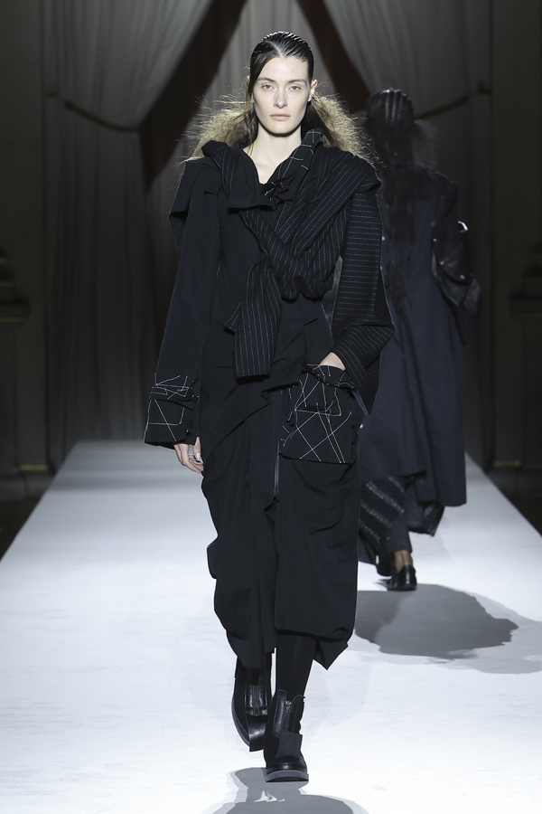 Le défilé Yohji Yamamoto automne-hiver 2025-2026.