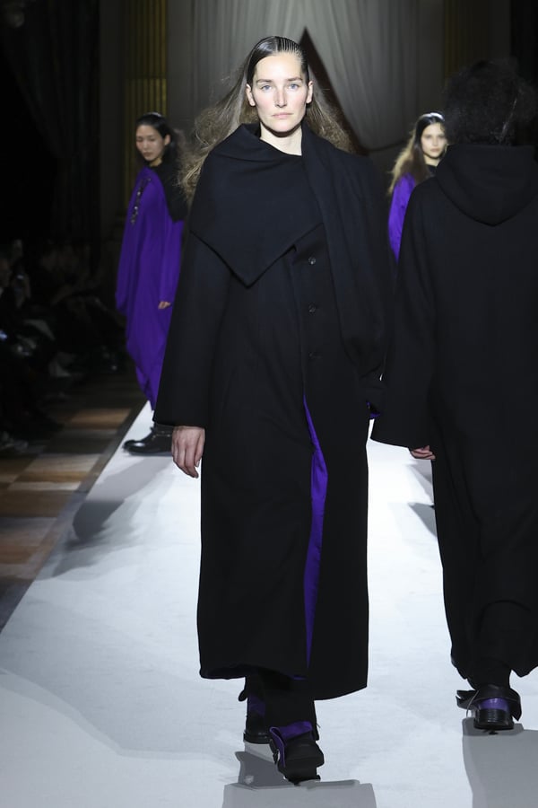 Le défilé Yohji Yamamoto automne-hiver 2025-2026.