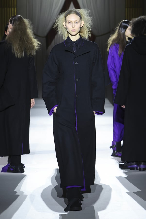 Le défilé Yohji Yamamoto automne-hiver 2025-2026.
