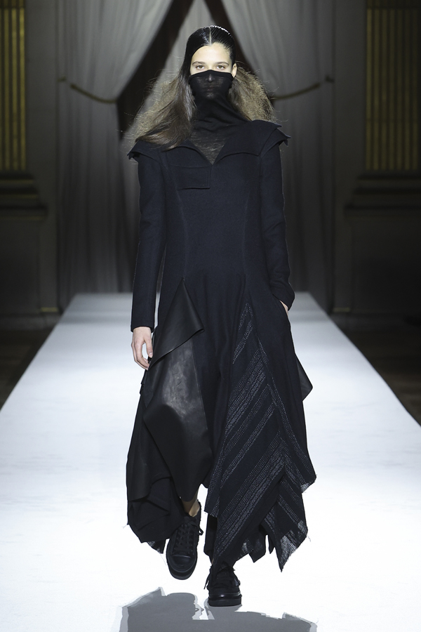 Le défilé Yohji Yamamoto automne-hiver 2025-2026.
