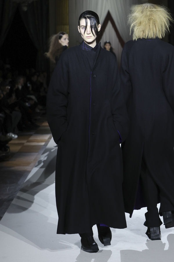 Le défilé Yohji Yamamoto automne-hiver 2025-2026.