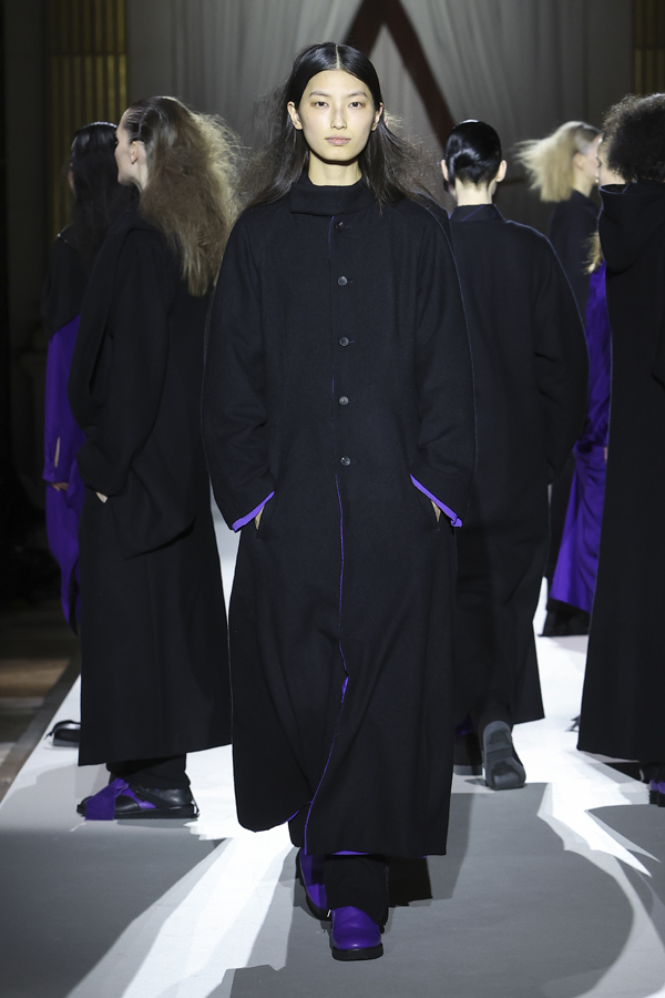 Le défilé Yohji Yamamoto automne-hiver 2025-2026.
