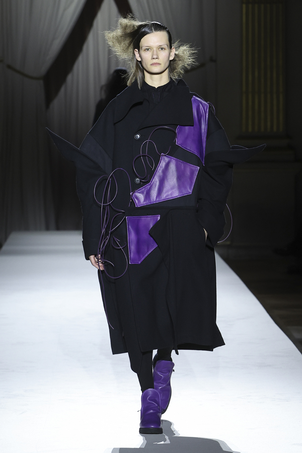 Le défilé Yohji Yamamoto automne-hiver 2025-2026.