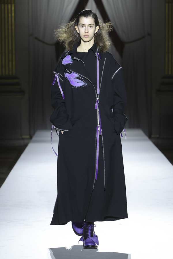 Le défilé Yohji Yamamoto automne-hiver 2025-2026.