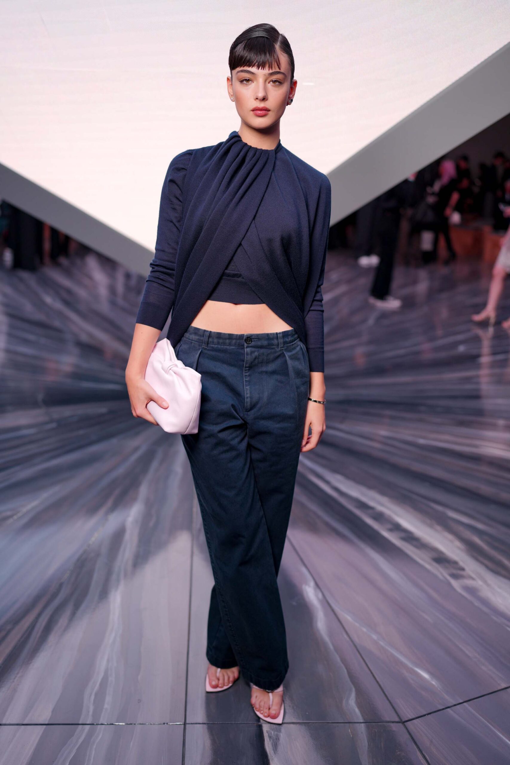 Deva Cassel au défilé Christian Dior fashion spring-Summer 2026 aux Tuileries, à Paris, le 1er octobre 2025. Photo par Swan Gallet/WWD via Getty Images.