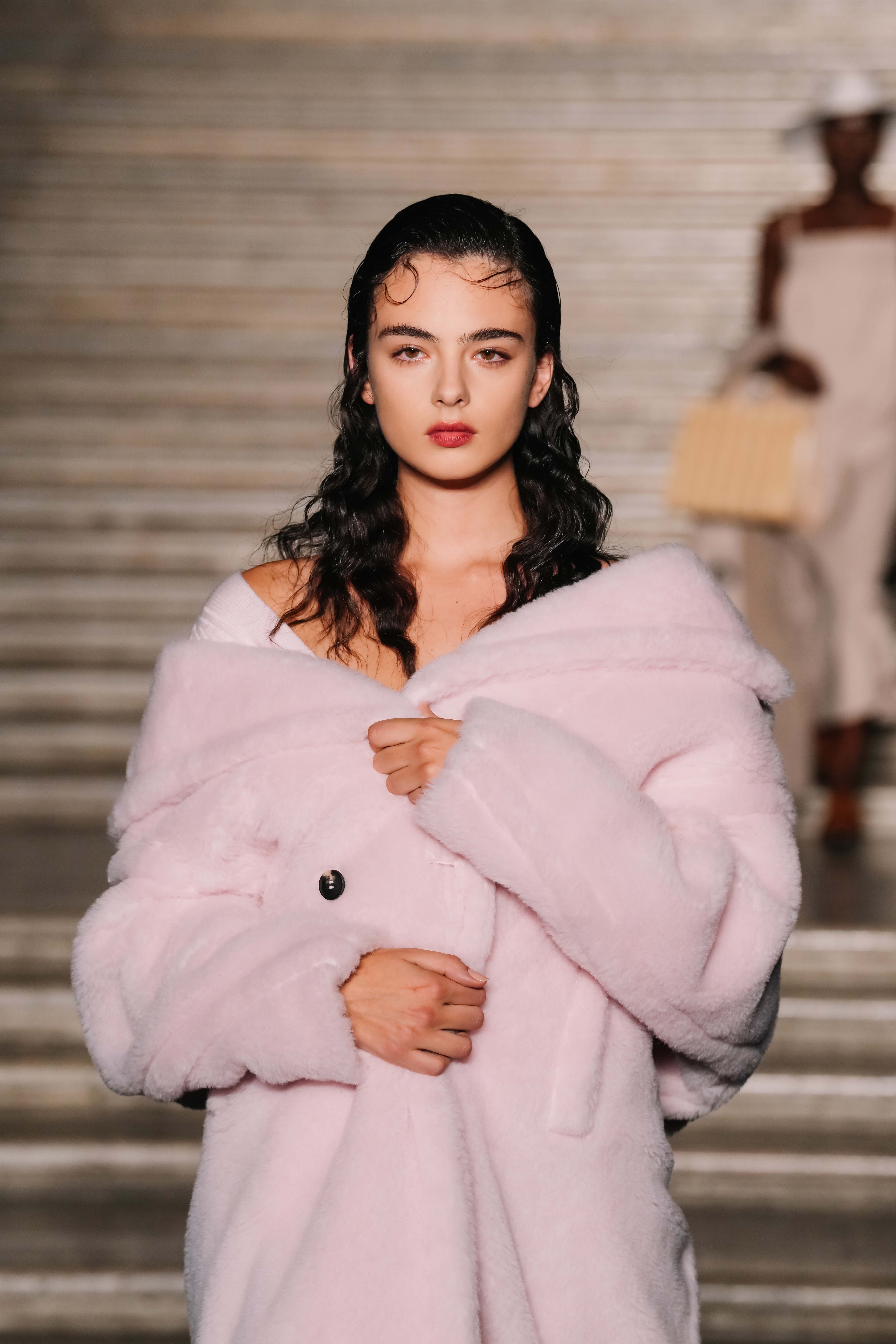 L'actrice Deva Cassel au défilé Max Mara Cruise Caserta, en Italie,le 17 juin 2025. Photo par Alena Zakirova/Getty Images.