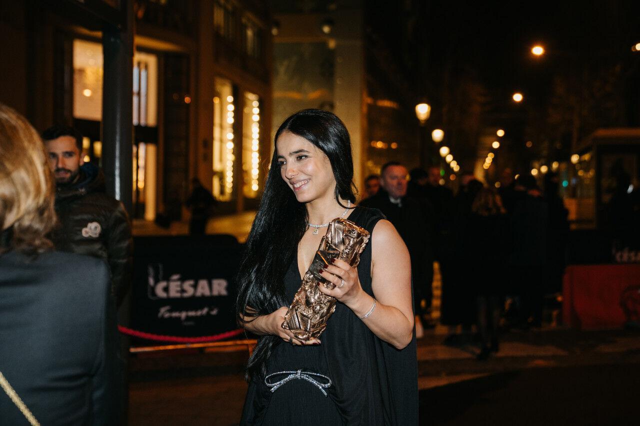Hafsia Herzi au dîner de gala de la 50e cérémonie des César, le 28 février 2025, au Fouquet's Paris © Stefani Leguenn.
