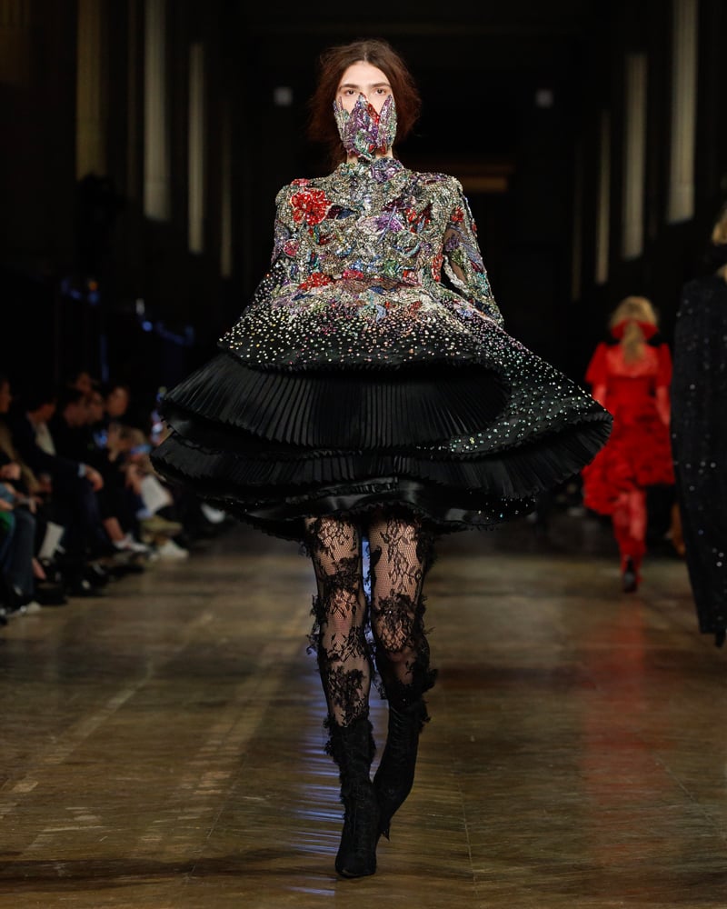 Le défilé McQueen automne-hiver 2025-2026.