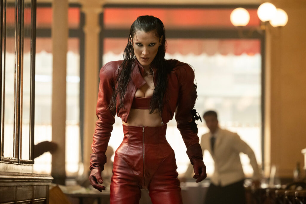 L'actrice Bella dans la série The Beauty.