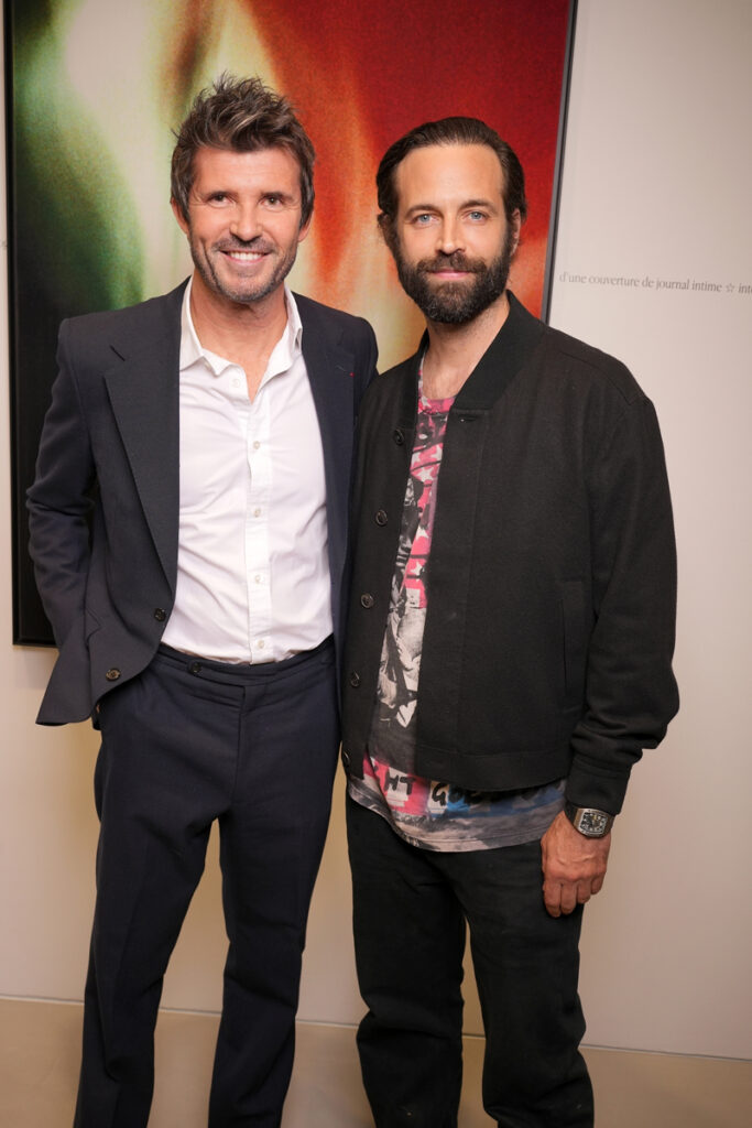Paul-Emmanuel Reiffers et Benjamin Millepied. © Stéphane Feugère. Le vernissage de l’exposition “1000 milliards d’images du Prix Reiffers Art Initiatives, Pris.