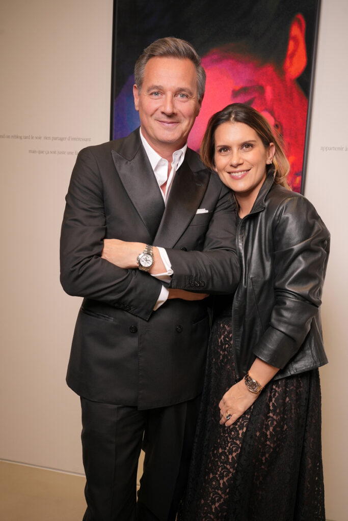 Eric Collombin et Anabelle Garcia. © Stéphane Feugère. Le vernissage de l’exposition “1000 milliards d’images du Prix Reiffers Art Initiatives, Pris.