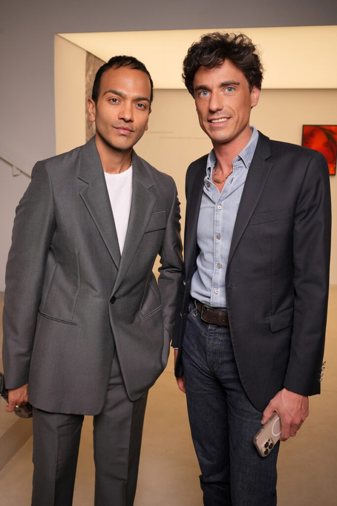 Siddhartha Shukla et Louis Jublin . © Stéphane Feugère.Le vernissage de l’exposition “1000 milliards d’images du Prix Reiffers Art Initiatives, Paris.