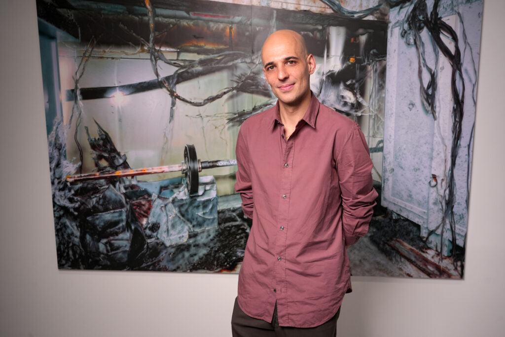 Jean-Vincent Simonet. © Stéphane Feugère. Le vernissage de l’exposition “1000 milliards d’images du Prix Reiffers Art Initiatives, Pris.
