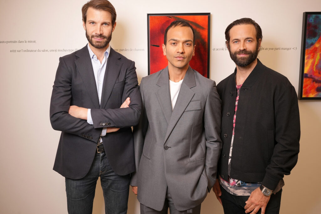 Matthieu Humery, Siddhartha Shukla et Benjamin Millepied. © Stéphane Feugère. Le vernissage de l’exposition “1000 milliards d’images du Prix Reiffers Art Initiatives, Pris.