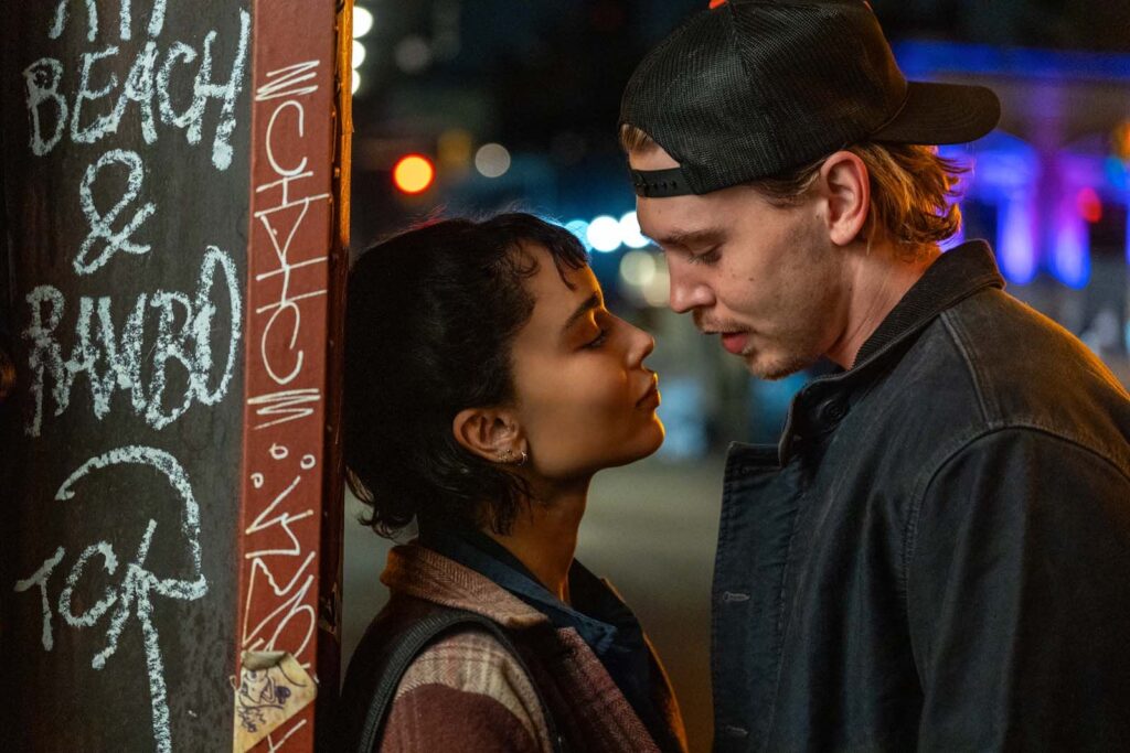 Zoë Kravitz et Austin Butler dans le film Pris au piège - Caught Stealing (2025)