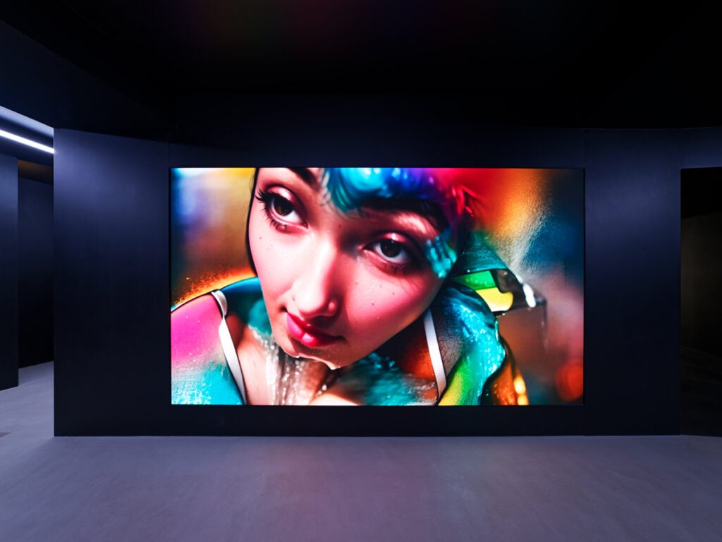 Œuvre de l'artiste Anhar Salem. Vue de l'exposition 1000 milliards d'images chez Reiffers Art Initiatives, Paris.