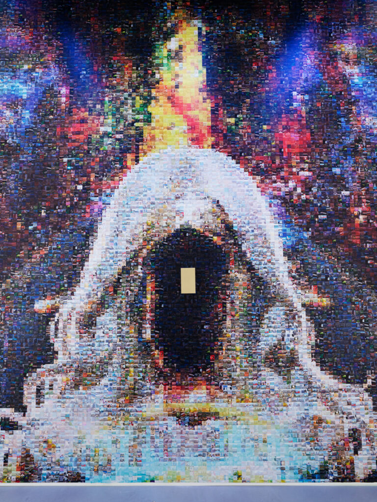 Œuvre de l'artiste Anhar Salem. Vue de l'exposition 1000 milliards d'images chez Reiffers Art Initiatives, Paris.