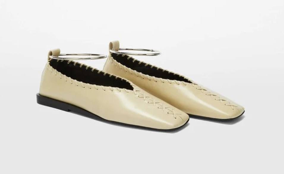 ballerines en cuir beige et bracelet de cheville en métal jil sander 