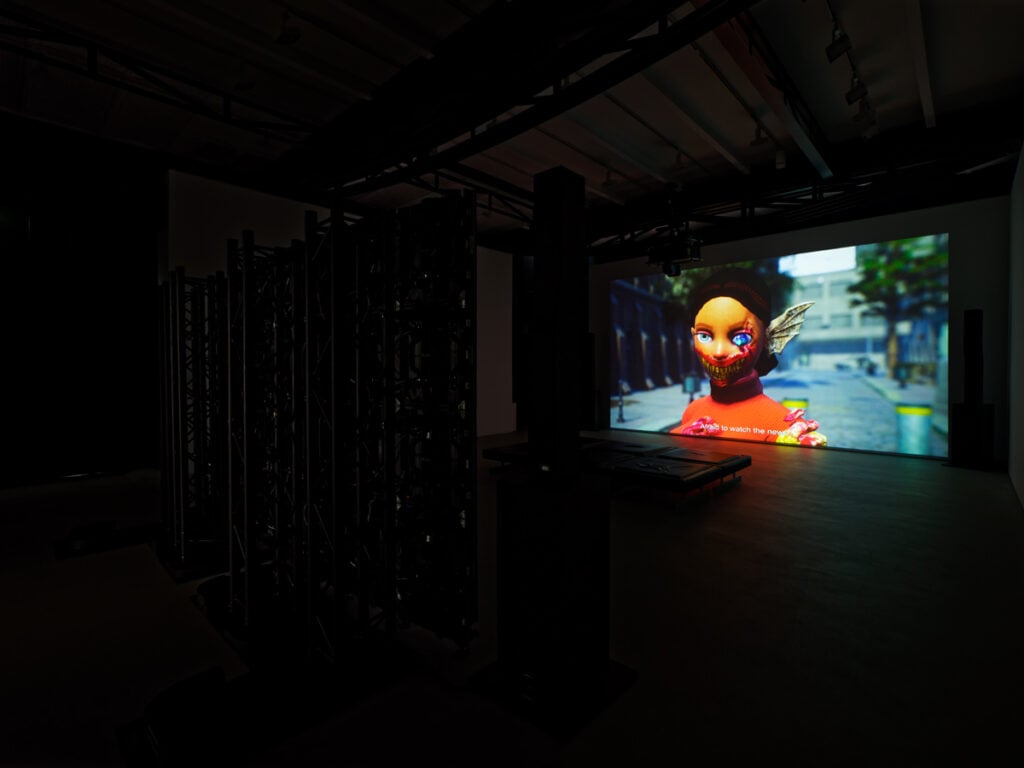 Vidéo des artistes Caroline Poggi et Jonathan Vinel. Vue de l'exposition 1000 milliards d'images chez Reiffers Art Initiatives, Paris.